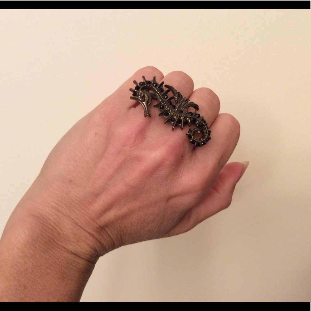Seahorse Double Ring With Black Rhinestones